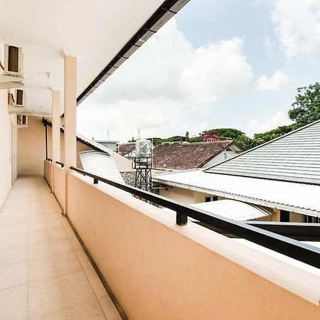 Oyo Life 3398 Griya Rm 19 Syariah Hotell Surabaya Exteriör bild
