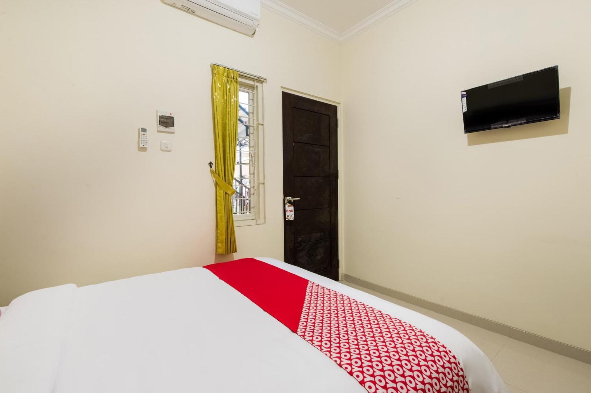 Oyo Life 3398 Griya Rm 19 Syariah Hotell Surabaya Exteriör bild