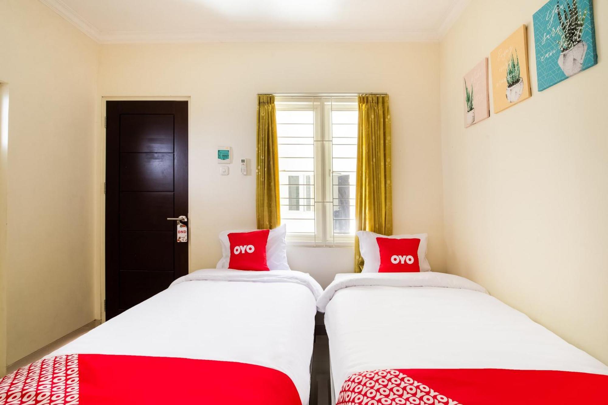 Oyo Life 3398 Griya Rm 19 Syariah Hotell Surabaya Exteriör bild