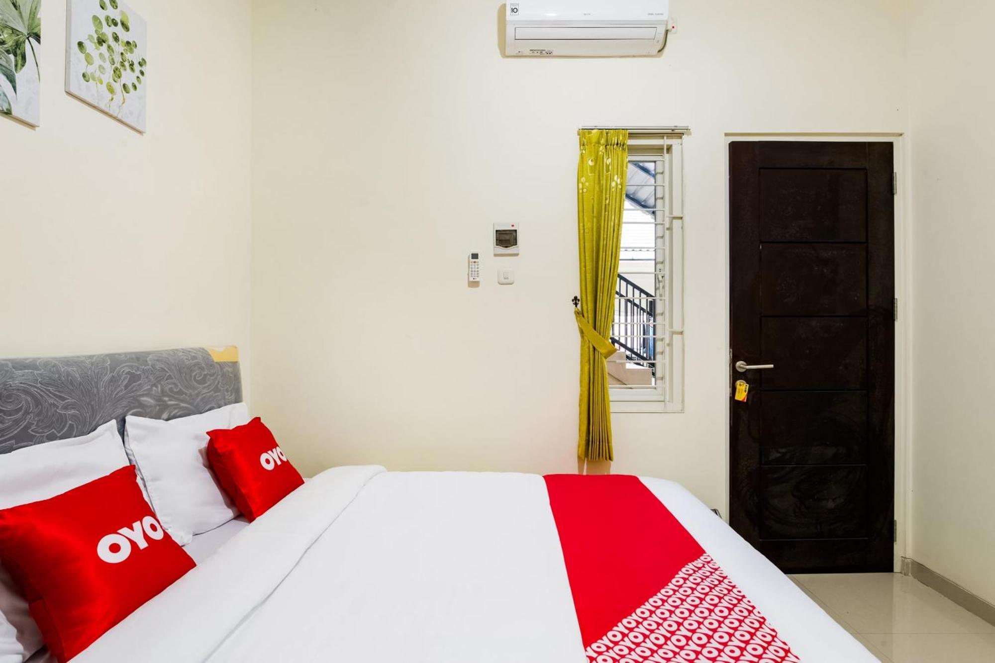 Oyo Life 3398 Griya Rm 19 Syariah Hotell Surabaya Exteriör bild