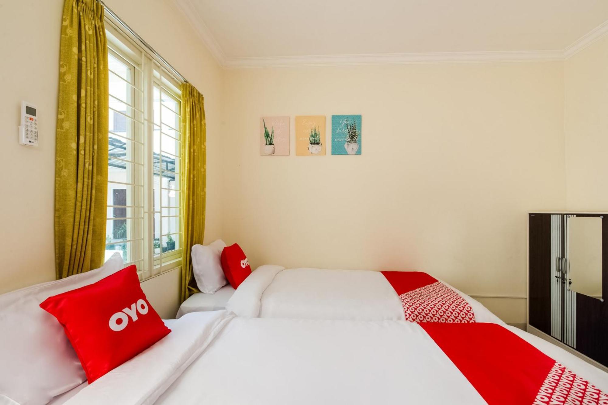 Oyo Life 3398 Griya Rm 19 Syariah Hotell Surabaya Exteriör bild