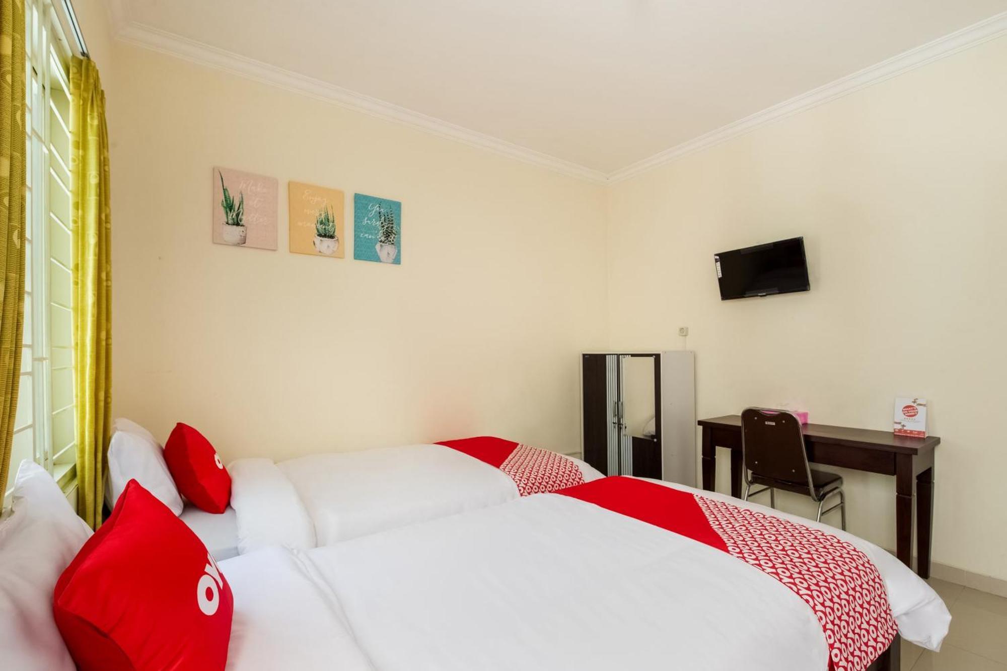 Oyo Life 3398 Griya Rm 19 Syariah Hotell Surabaya Exteriör bild