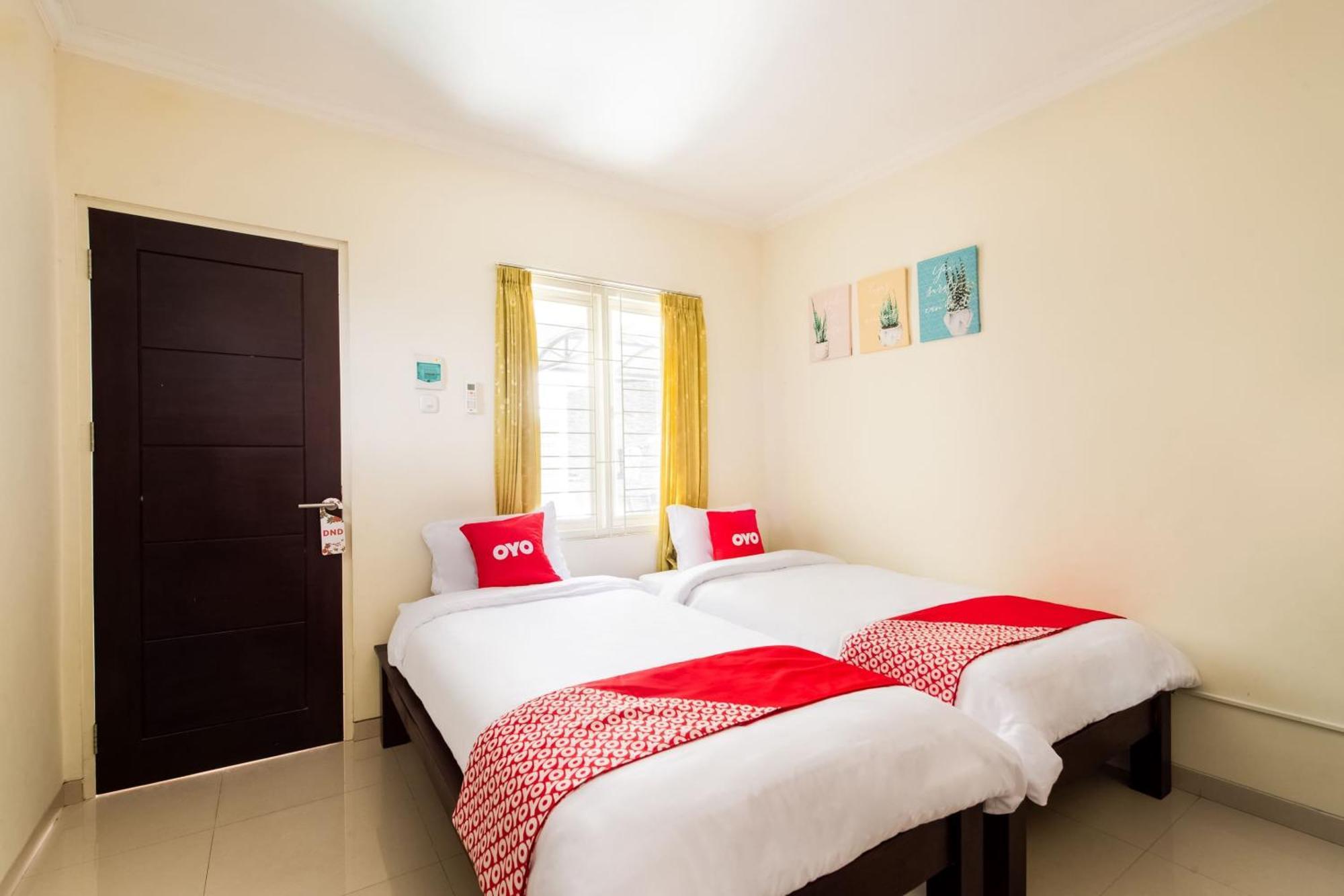 Oyo Life 3398 Griya Rm 19 Syariah Hotell Surabaya Exteriör bild