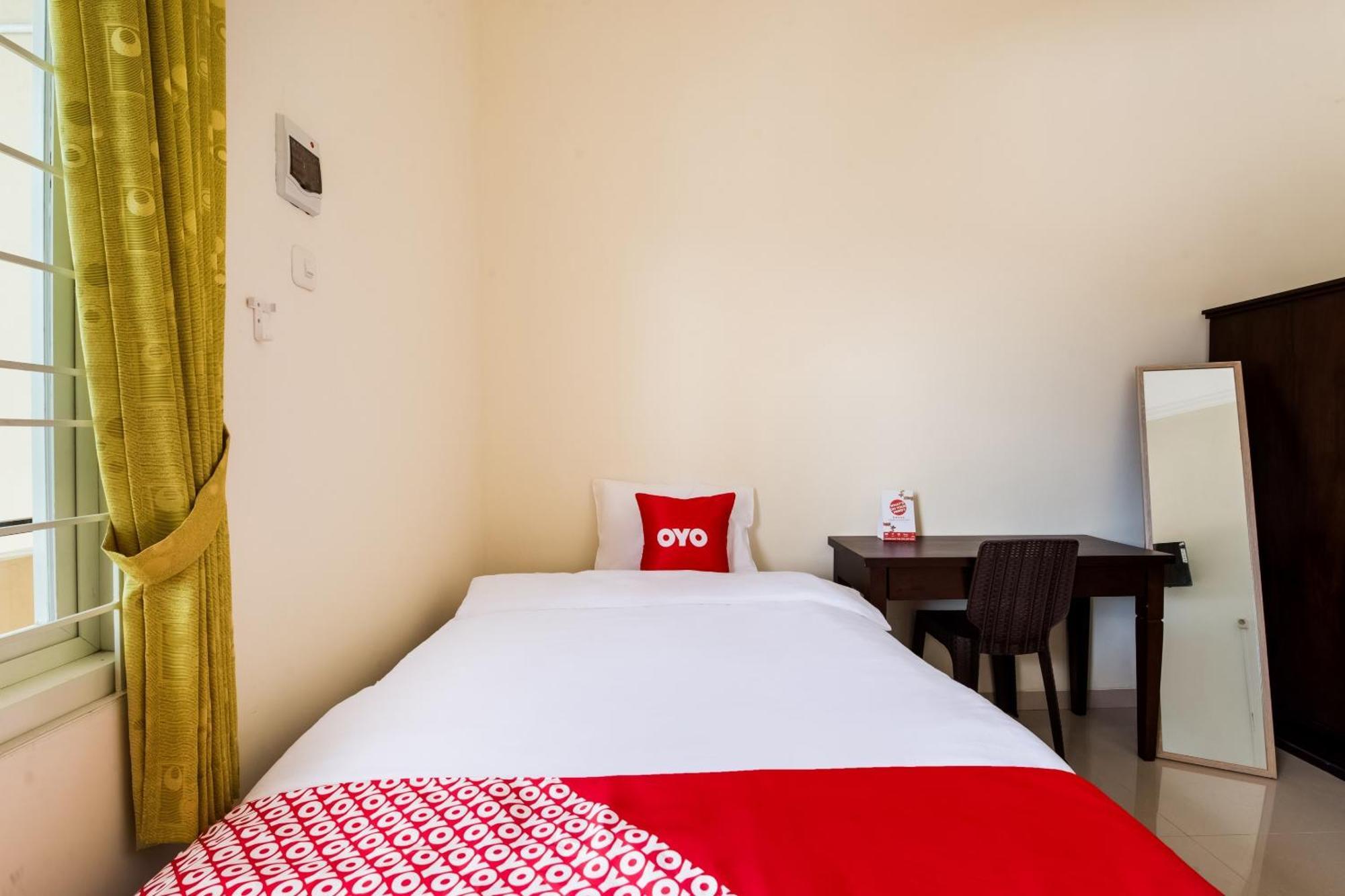 Oyo Life 3398 Griya Rm 19 Syariah Hotell Surabaya Exteriör bild