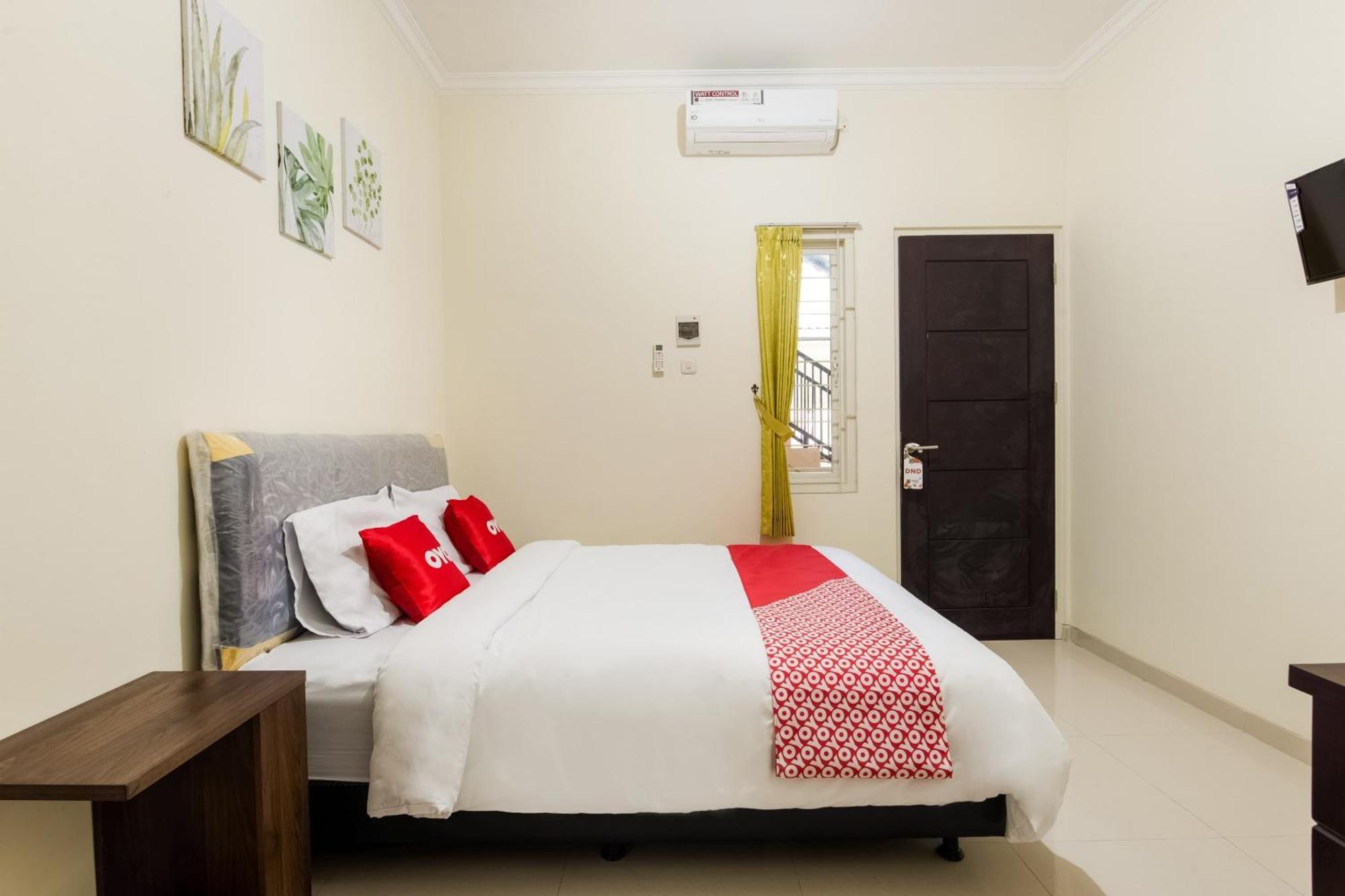 Oyo Life 3398 Griya Rm 19 Syariah Hotell Surabaya Exteriör bild